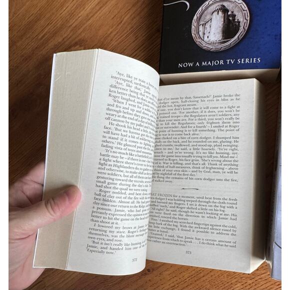 Outlander book series complete set 8 paperback books - Diana Gabaldon - Picture 2 of 4